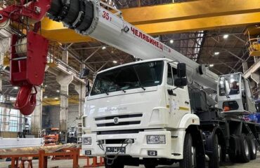 Новый автокран Челябинец 35 т